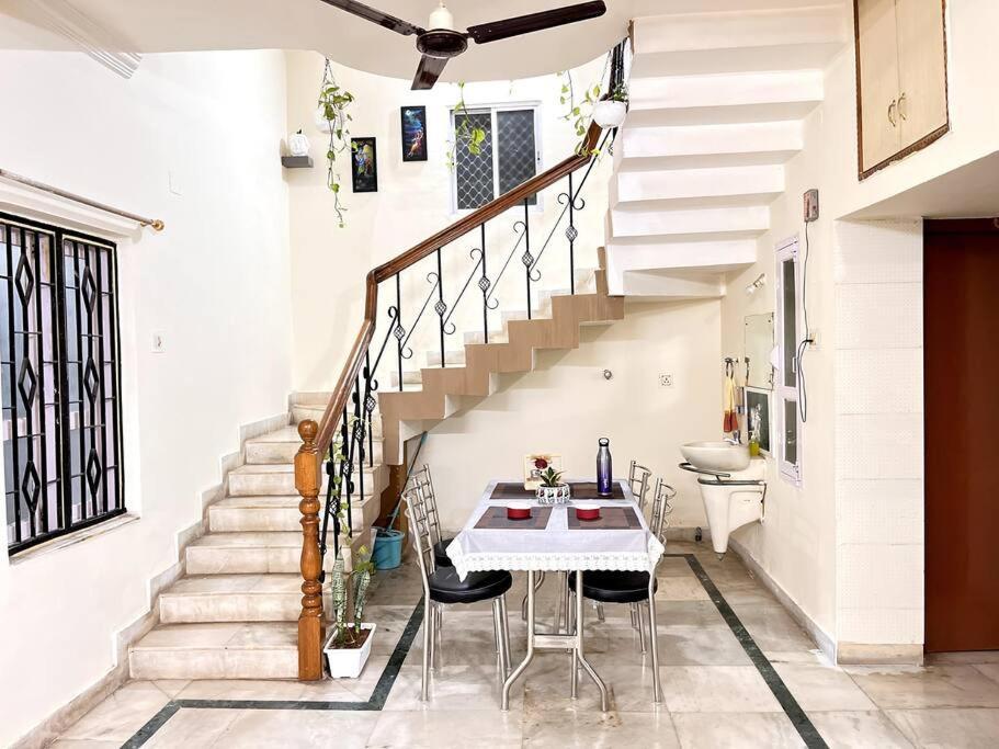 Gauranga Kutir-A Spiritual Villa Retreat Μπουμπάνεσβαρ Εξωτερικό φωτογραφία
